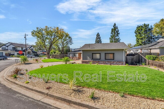 Photo - 275 Cameo Dr