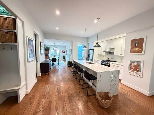 Photo - 1127 G St NE