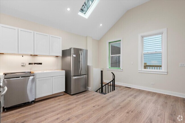 Building Photo - 1013 N Winchester Ave Rental