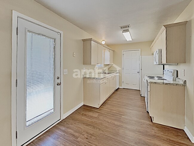 Photo - 1200 Larzelere Ln