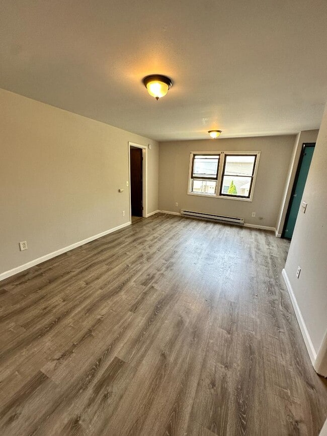 Building Photo - 402 Broadway Rental