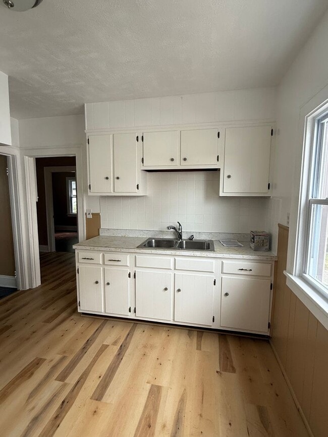 Photo - Lee/Harvard single home Water/Sewer included