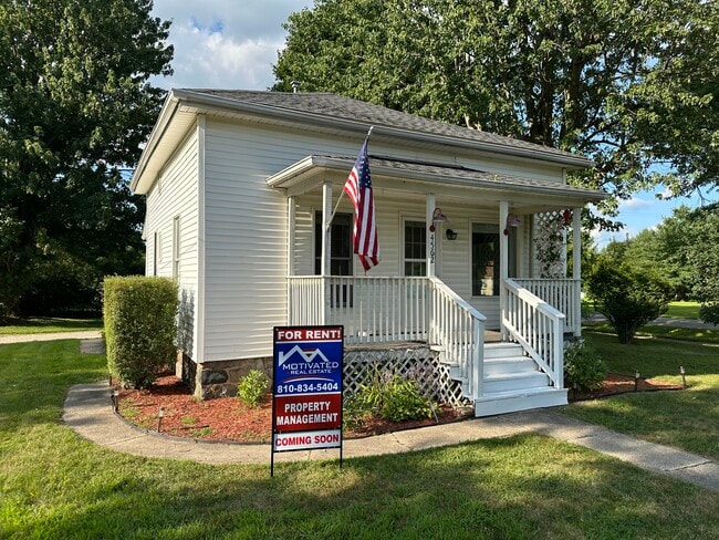 Building Photo - 4562 Main St Rental