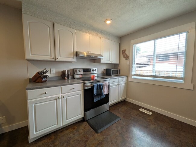 Photo - 151 Singleton Dr