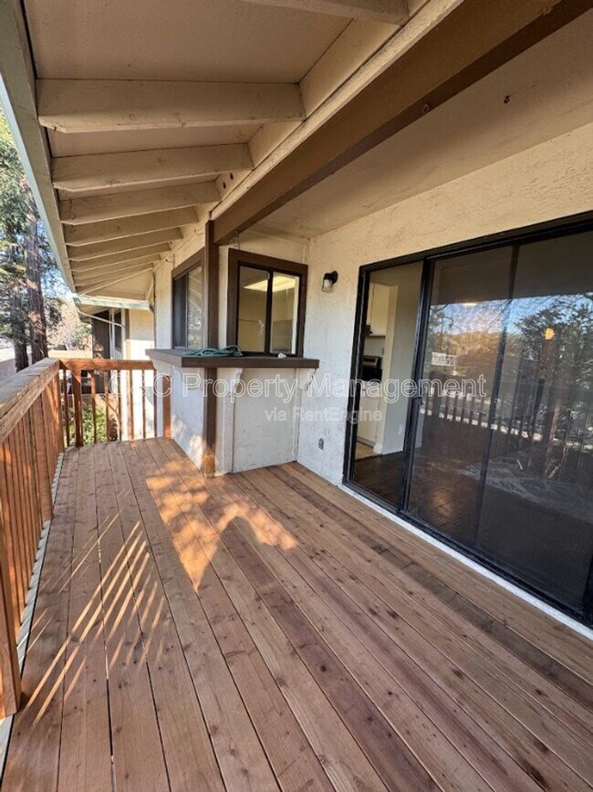 Building Photo - 2420 Shadow Ln Unit Apt 66