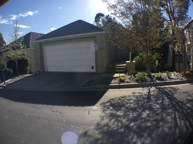 Building Photo - Gated Community at Canyon Lakes