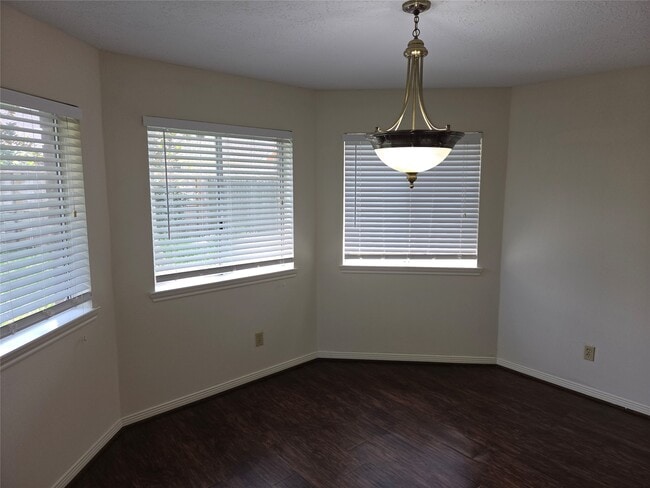 Photo - 15114 Farndale Dr