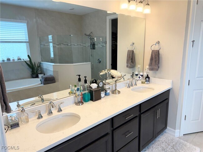 Photo - 16542 Crescent Beach Way
