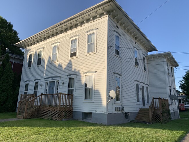 Building Photo - 223 Main St Unit 202