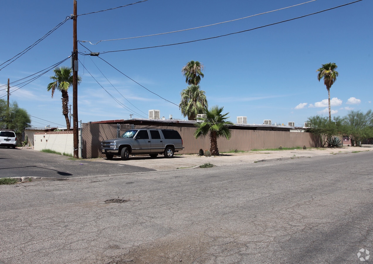Photo - El Sahuaro Apartments