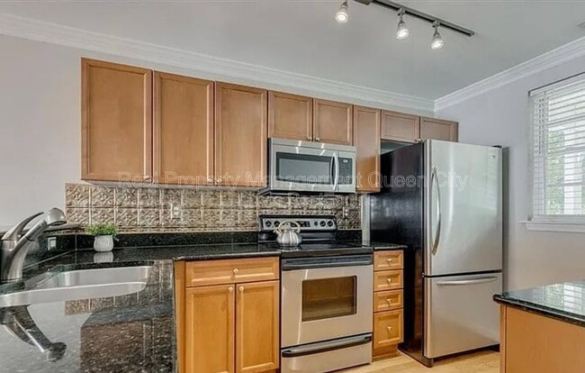 Photo - 1224 Green Oaks Ln