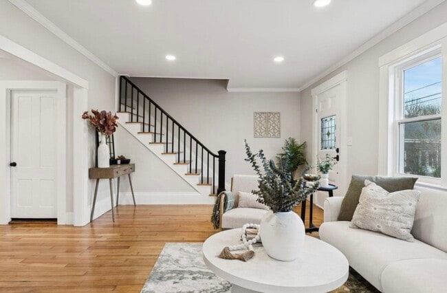 Building Photo - 24 Hill St