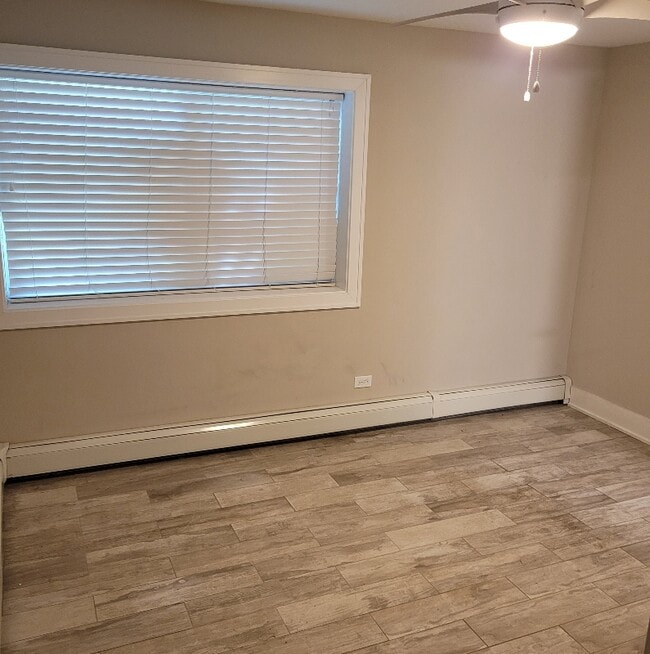 5852 W Irving Park Rd Unit G