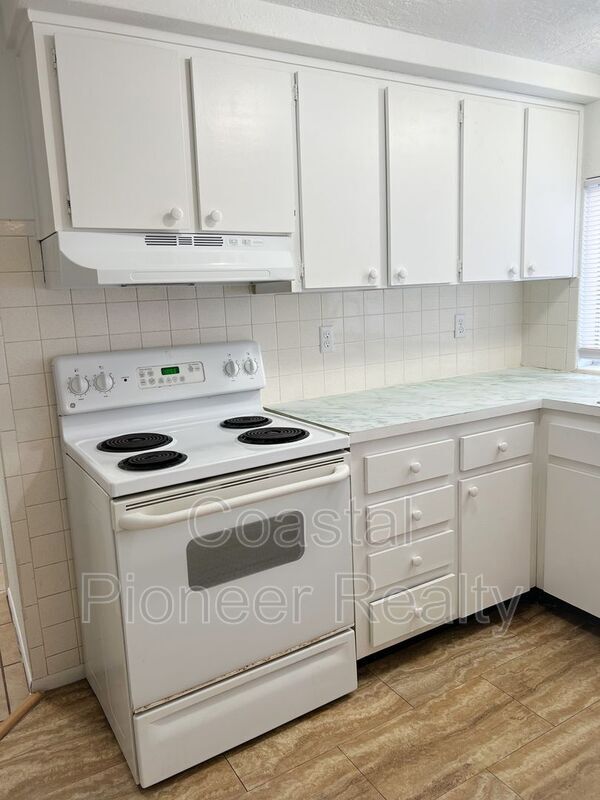 Photo - 5829 Elm St