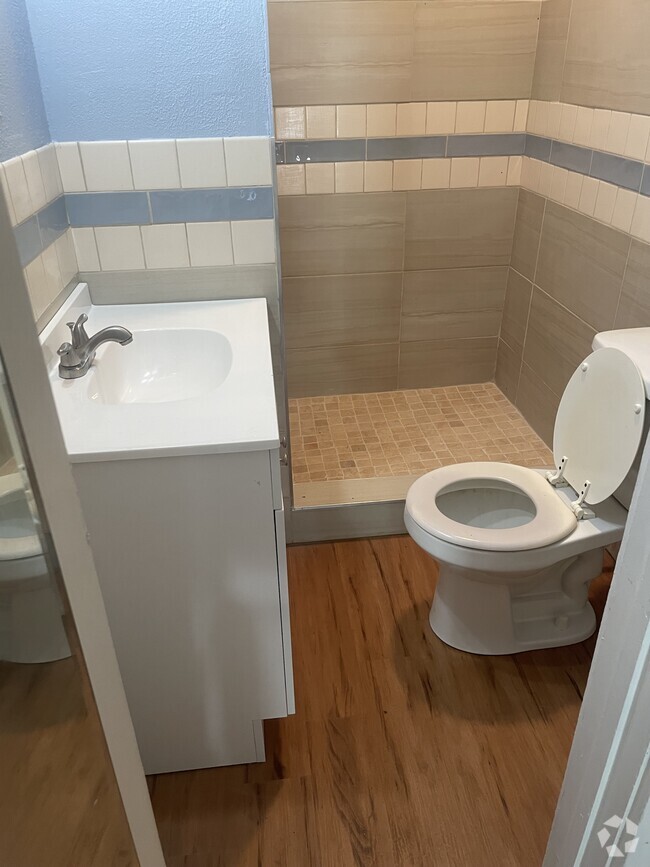 Building Photo - 114 N Helme Pl Rental