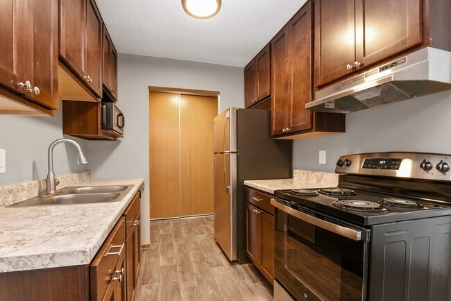 New Brighton, MN Sage Park Apartments | Kitchen