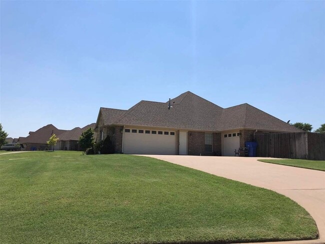 Photo - 1001 Hummingbird Dr.