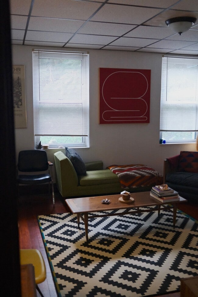 Building Photo - 543 North Ave Unit 2 Rental