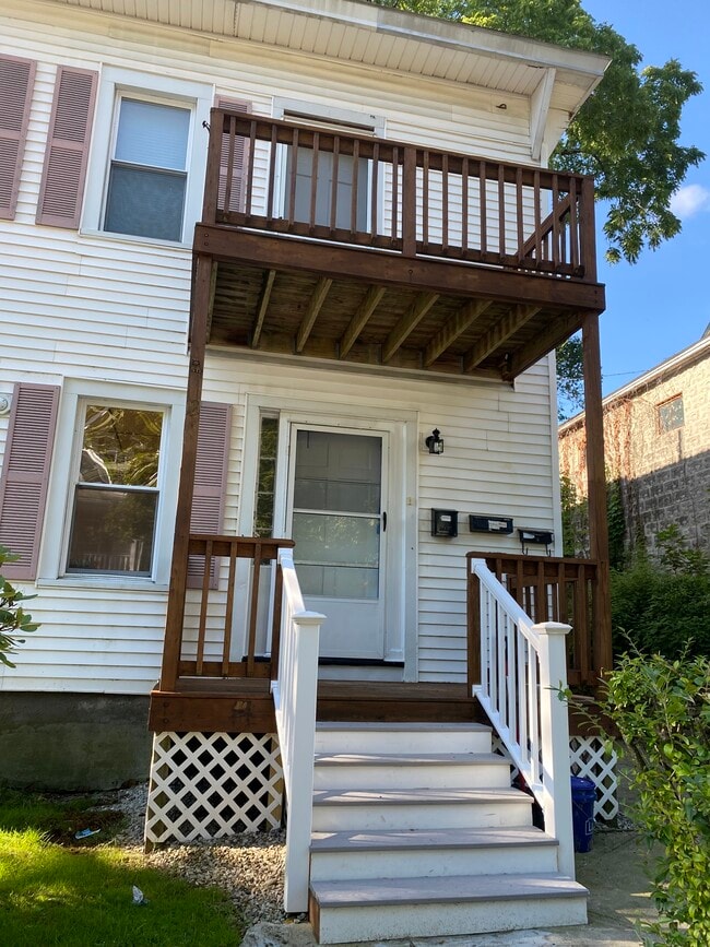 Building Photo - 12 Pratt St Unit 2 Rental