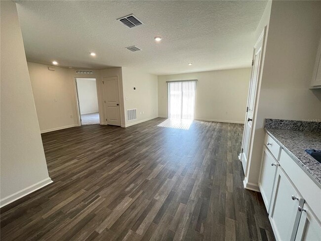 Photo - 2122 Kansas Rd