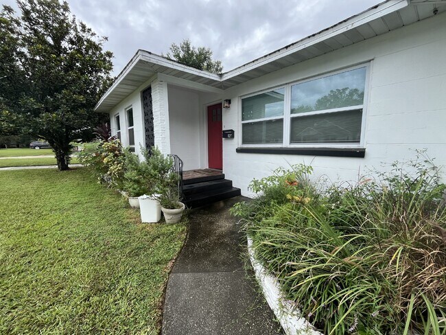 Beautifully Renovated 3 Bedroom Single Family Near Cleveland Heights Golf Course