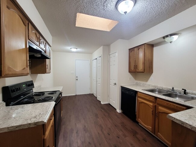 Photo - 1714 Magnolia Ln