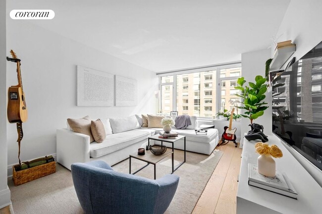 Photo - 210 Warren St