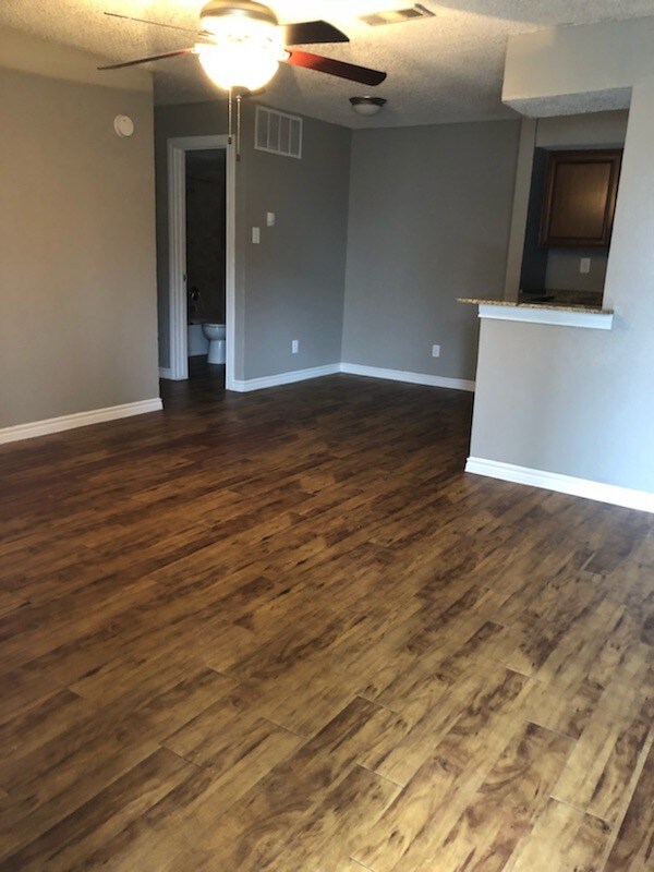 The Doral & Montfort Valley Apartments For Rent in Dallas, TX