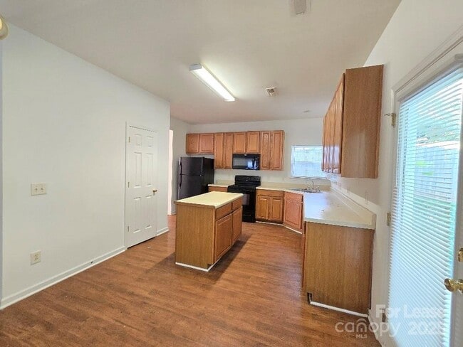 Photo - 4021 Fifendrum Ln