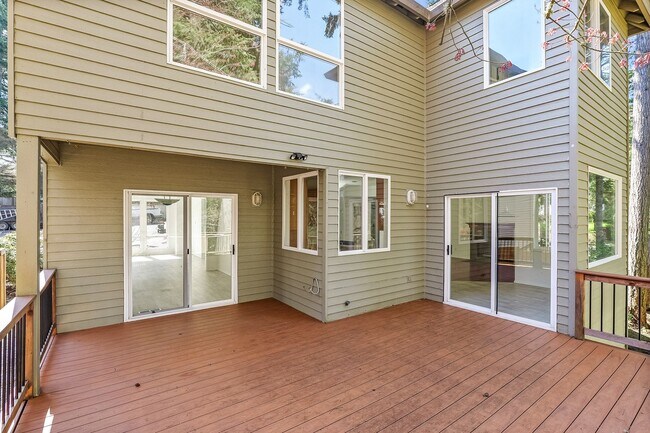 Photo - Elegant & Serene 3-Bedroom, 2 Bathroom Home Retreat in Desirable Arnold Creek