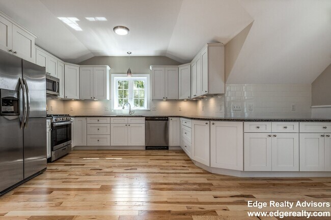 Photo - 160 Bigelow St