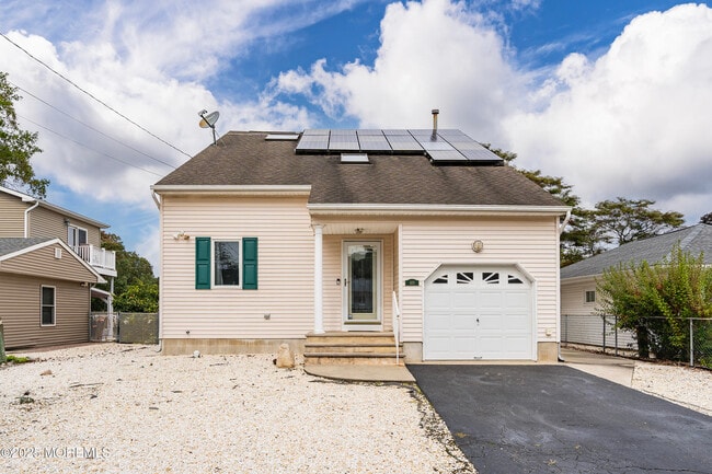 Photo - 410 Hemlock Dr