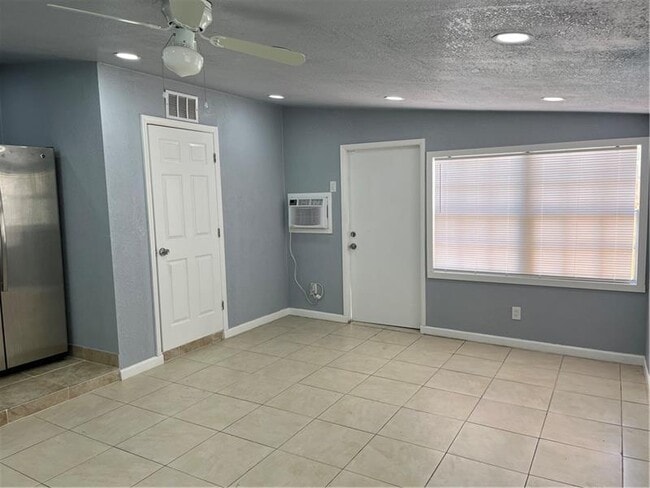 Photo - 309 Riverdale Rd