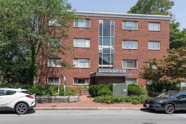 Building Photo - 329 Harvard St Unit 1