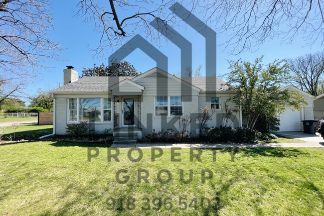 Building Photo - Adorable Midtown Tulsa Bungalow