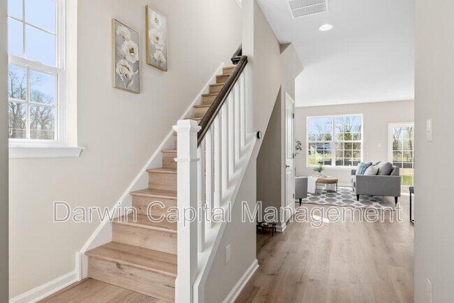 Photo - 385 N Tuckahoe Rd