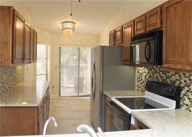 Photo - 6722 Canary Palm Cir