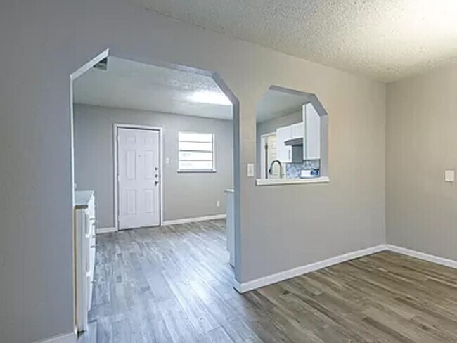 Photo - 4634 Fordham St