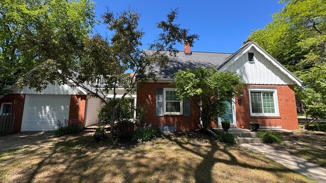 Photo - 630 E Fairmount Ave