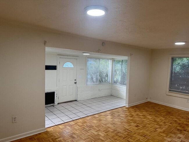 Photo - 424 Wildwood Way