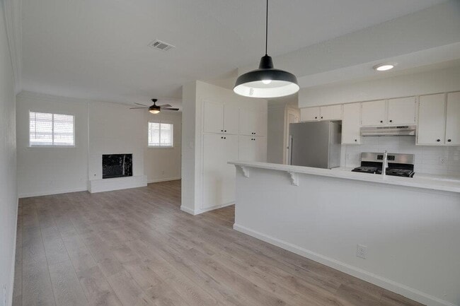 Photo - 304 John N Garner Cir