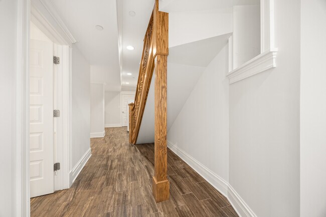 Photo - 1920 N Lincoln Park W