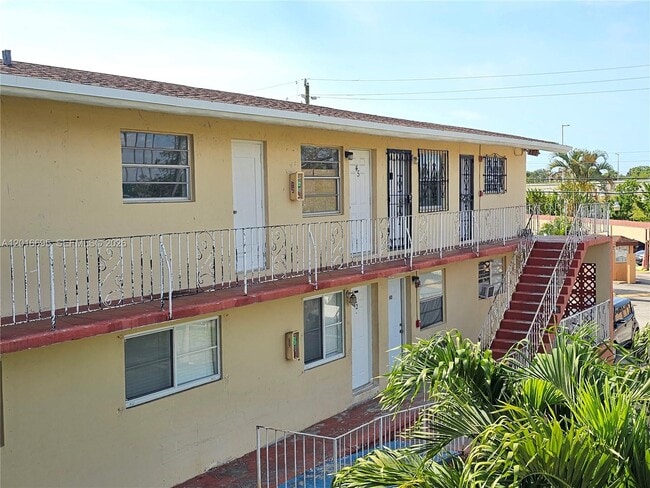 Building Photo - 2651 NW 13th St Unit 45