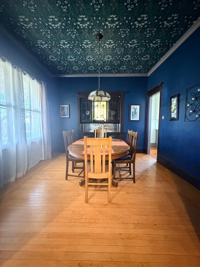 Photo - 921 W Alameda St