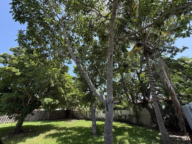 Photo - 637 SW 2nd St