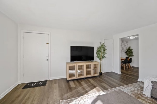 Photo - 3910 E Gatewood Ln Unit Apt 2