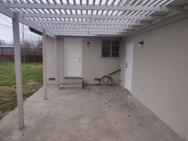 Photo - 3 Bedroom 1 Bathroom Home in Benton Park Available!