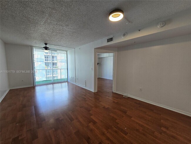 Building Photo - 5085 NW 7th St Unit 1506