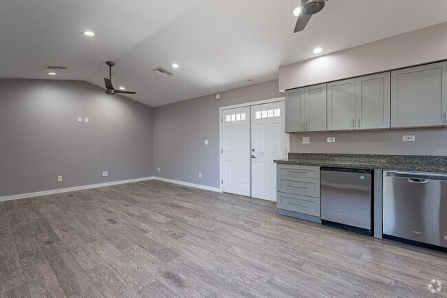 Building Photo - Spacious studio with just what you need! Rental