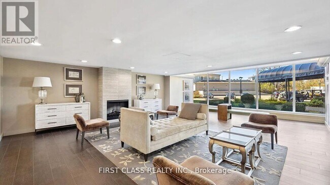 Photo - 7811 Yonge St Unit 905